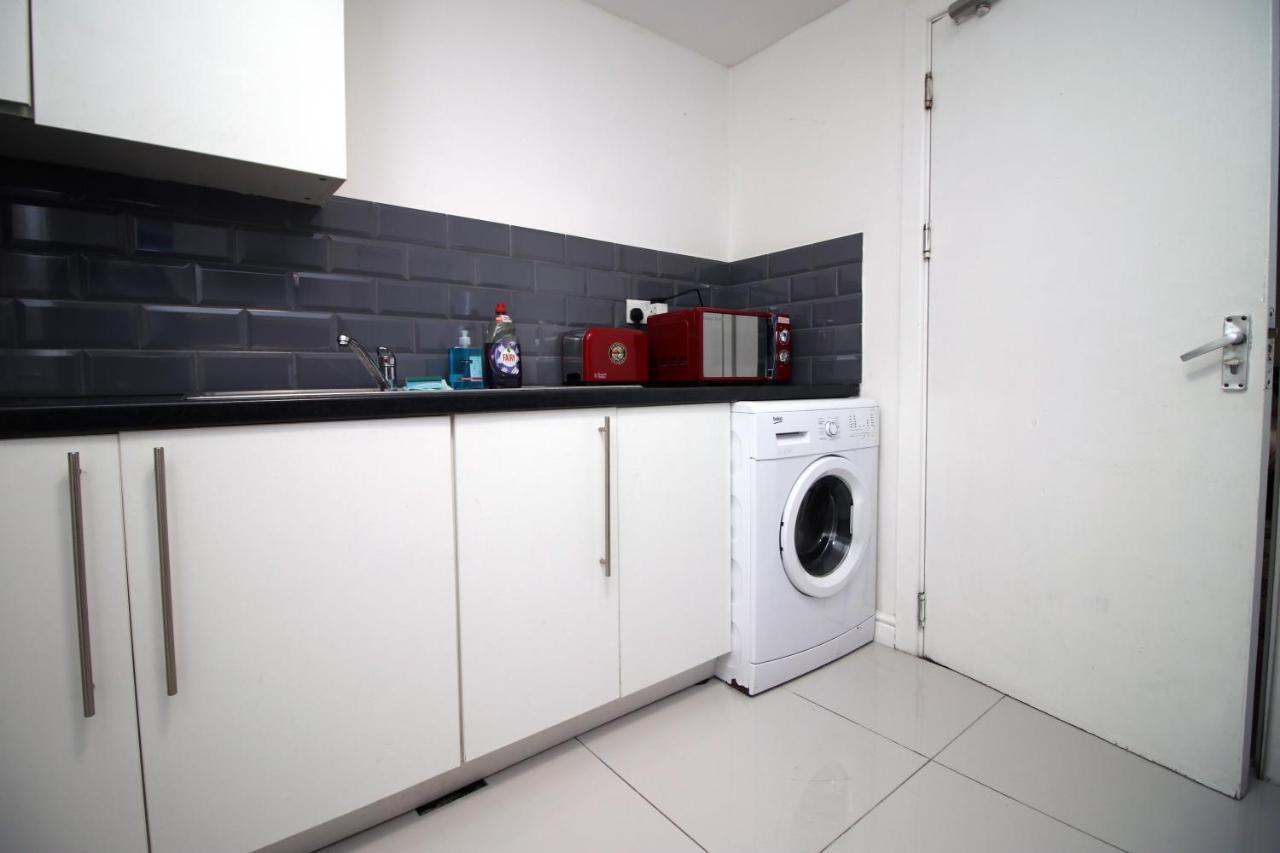 Lovely Studio Flat With Free Parking - Near To City Center Суонзи Екстериор снимка