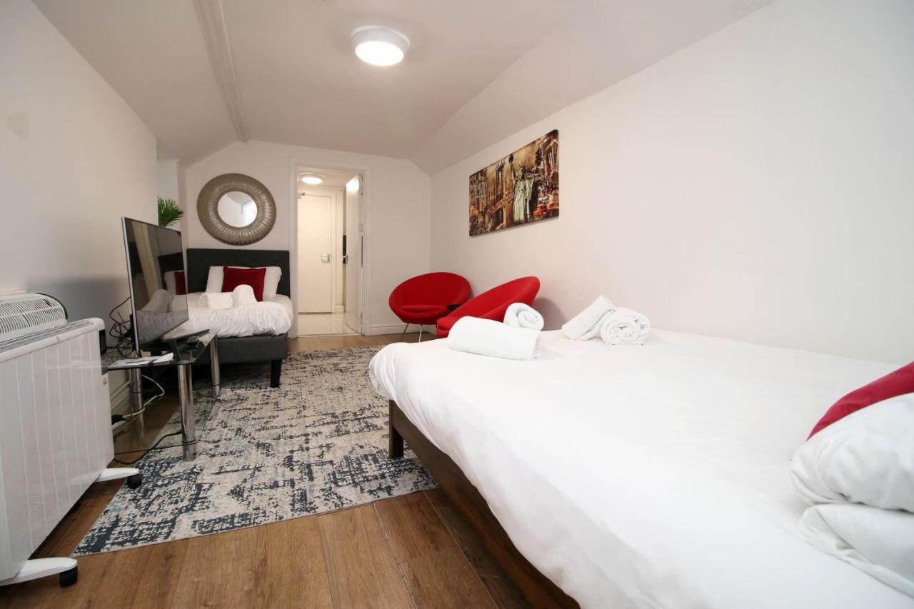 Lovely Studio Flat With Free Parking - Near To City Center Суонзи Екстериор снимка