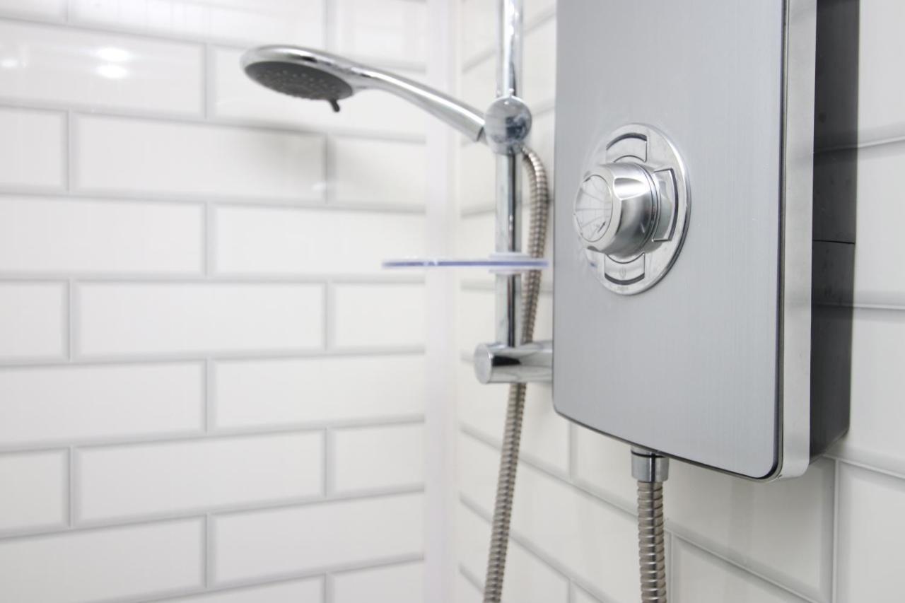 Lovely Studio Flat With Free Parking - Near To City Center Суонзи Екстериор снимка